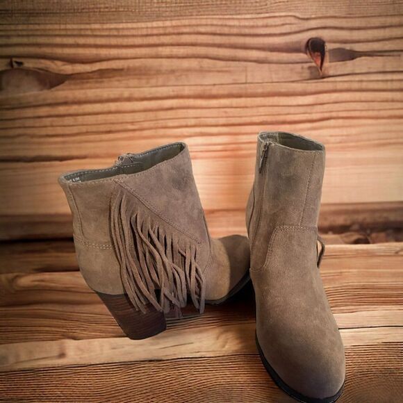 NEW WOMENS MADDEN GIRL DESCENT TAUPE ANKLE BOOTS WITH FRINGE 6.5 - Picture 6 of 9